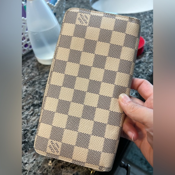 This wallet is still looking good. I’m not used that much - Picture 5 of 6